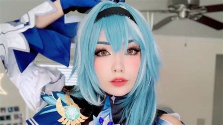 Beginner's Tutorial: Cosplaying Like Emiru for Your Next Stream